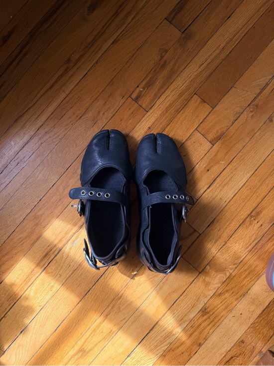 Nike Shoes - Nike leather rift Black Women's Split-Toe Mary Jane Flats